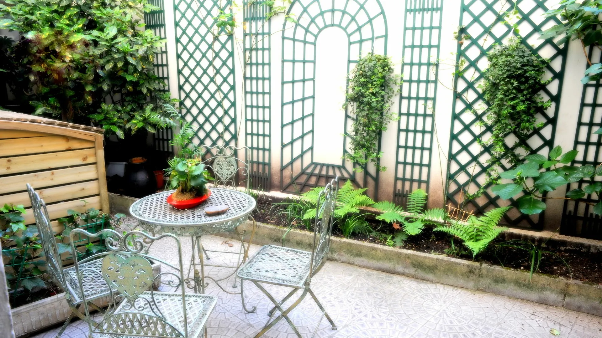 Casa Serena Paris Hotel